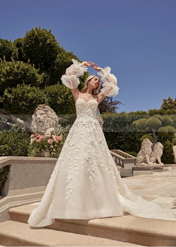 Strapless Beaded Ivory 3D Floral Appliques Tulle Wedding Dress Strapless Beaded Ivory 3D Floral Appliques Tulle Wedding Dress